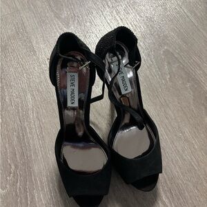 Steve Madden Elegant Black Peep-Toe Heels